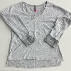 Vince Camuto - Gray V-Neck Sweater w/ Thumb holes - Women’s size M